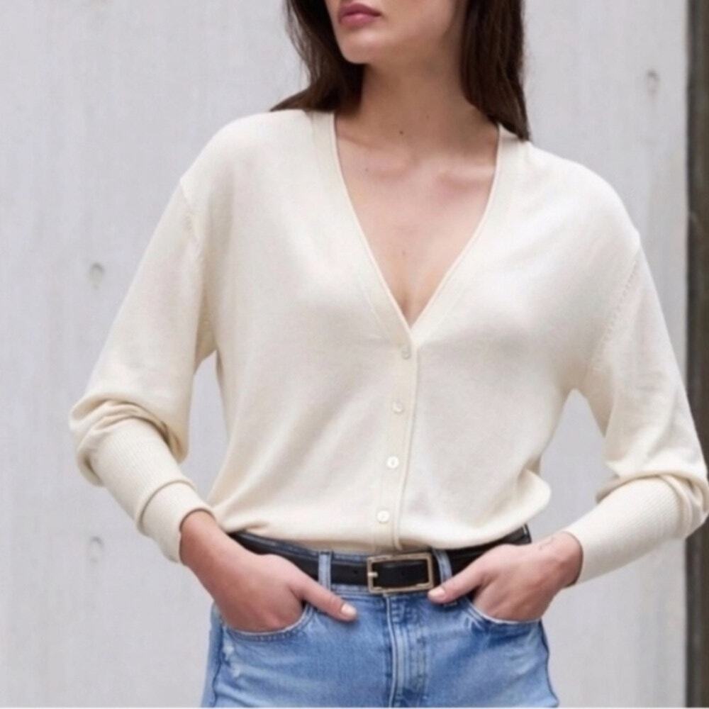 AYR The Airport Long Sleeve V-Neck Button-Front Cardigan Sweater Cream XS